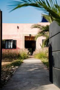 a brick building with a hallway leading to a doorway at Casa Misasha, pool & rooftop-5 suites-13 lits-hamam in Essaouira