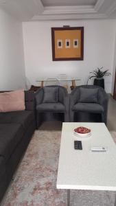 a living room with a couch and a table at Elite appart in Dakar +1 photo
