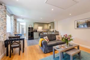 a living room with a couch and a table at 1 Bed in Wadhurst oc-79495 in Ticehurst +13 photos