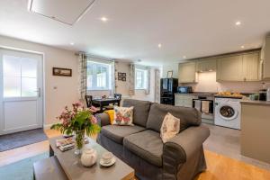 a living room with a couch and a kitchen at 1 Bed in Wadhurst oc-79495 in Ticehurst