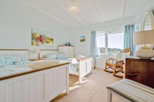 a bedroom with two beds and a desk at 4 Bed in Tintagel oc-trev in Treknow