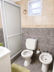 a bathroom with a toilet and a shower at Barrio Aeropuerto depto 2 dormitorios en Río Grande in Río Grande +17 photos