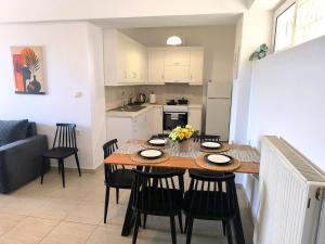 a kitchen and dining room with a table and chairs at Tranquil central apartment in Ampavris