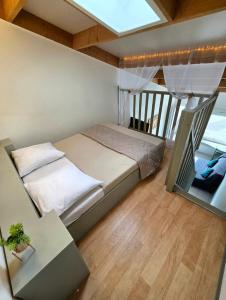a bedroom with a bed in a room with a window at Studio Luna Rose in Merville