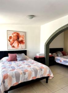a bedroom with a bed and an archway at Estudio #2 a 5 min del malecon in La Paz