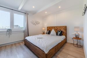 a bedroom with a bed and a large window at Ferienwohnung Nordseeheimat Pellworm in Pellworm