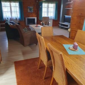 a living room with a wooden table and chairs at Kleine Auszeit am Twistesee in Bad Arolsen