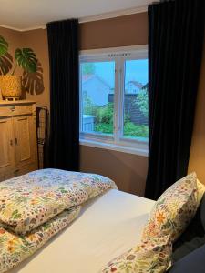 a bedroom with a bed and a window at Bright and central apartment in Stavanger