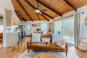 a living room with a couch and a kitchen at The Beech Hut in Beech Mountain
