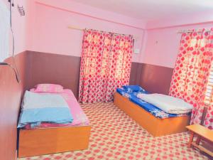 a room with two bunk beds and curtains at new hotel gaule in Bālāju