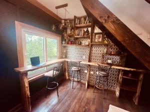 a room with a desk and chairs and a window at Oceana Suites Panguipulli in Panguipulli