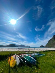 a group of boats sitting on the grass on a beach at Haukland beach panorama - with Sauna in Offersøya