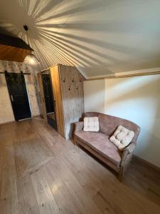 a living room with a couch and a ceiling at Chata Snowee Valča in Stará Turá