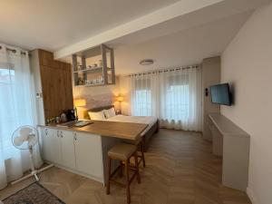 a kitchen with a table and a bed in a room at Lucas 10 Apartments in Cluj-Napoca