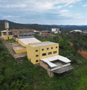 an overhead view of a yellow building in a field at Pousada Serra do Sol in Mariana