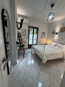 a bedroom with a large white bed in a room at The Big apartment Papa Nero Pelion in Agios Ioannis Pelio