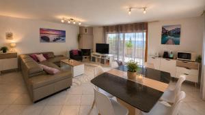 a living room with a couch and a table at Le Cormier - Appartement 6 personnes in Ovronnaz