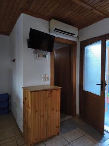 TV a/nebo společenská místnost v ubytování Vaso Studios