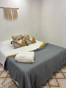 a bed with two pillows on top of it at Casa Ducrate by Asterisco Secular in Crato