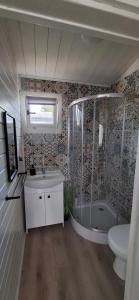 a bathroom with a tub and a sink and a toilet at Domek LENA in Giżycko