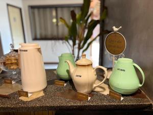 a group of vases and pitchers on a table at Espaço Vintage Hospedaria Suíte Alento in Prados