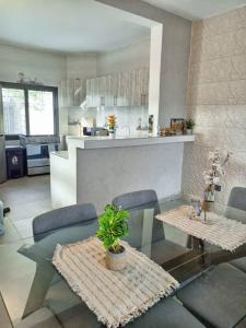 a living room with a table and a kitchen at Villa Bamba TERANGA in Somone