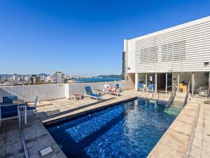 a swimming pool on the roof of a building at Stay Inn Santos in Santos