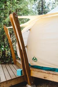 a tent sitting on a wooden bench at Smith Lake Farm in Merville