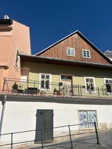 a building with a balcony on the side of it at Apartmán siedmy div in Banská Štiavnica +6 photos