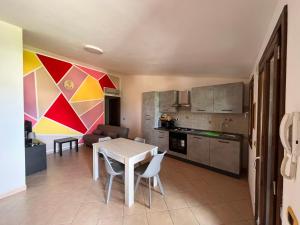 a kitchen and dining room with a table and chairs at Alma's house in Donigala Fenughedu