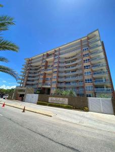 a large apartment building on the side of a street at Apartamento en Pampatar in Pampatar
