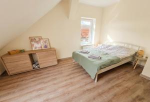a bedroom with a bed and a wooden floor at Siedlisko Drwęck in Drwęck
