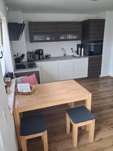 a small kitchen with a wooden table and chairs at Ferienwohnung Schneckenpointner in Waging am See