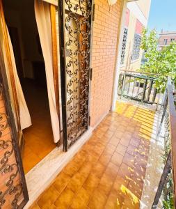 an open door to a building with a balcony at Nido Urbano Roma in Rome +11 photos