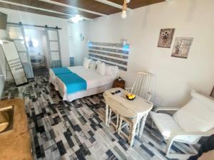 a bedroom with a bed and a table and a chair at "La Güena Vida" Chalet con 4 Habitaciones de Hotel in Algodonales