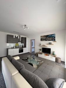 a living room with a couch and a table at Apartmani HeManoS in Duga Resa