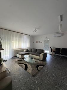 a living room with a couch and a table at Apartmani HeManoS in Duga Resa