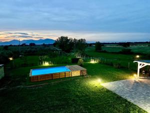 a backyard with a swimming pool in the grass at Luxury Villa Cenaia in Cenaia Vecchia