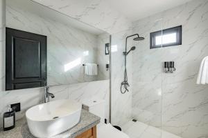 a white bathroom with a sink and a shower at Avida Studios in Uluwatu - 5 mins walk to Thomas Beach in Uluwatu +40 photos