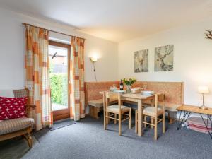 a dining room with a table and chairs at Amberg in Schwoich