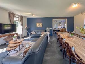 a living room with a couch and a table and chairs at Landzicht in Haps