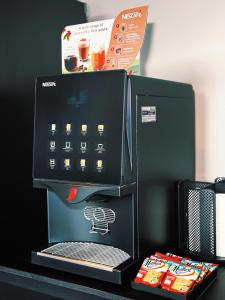 a coffee maker sitting on top of a counter at โรงแรมหลังสวนเพลส Langsuan place Hotel in Lang Suan