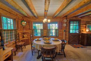 a dining room with a table and chairs in a cabin at Winds Aloft in Newland +27 photos