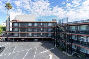 an empty parking lot in front of a building at Symphony Inn in San Francisco