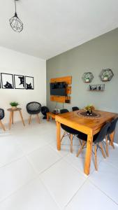 a dining room with a wooden table and chairs at Miau de Pipa in Pipa
