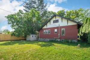 a red and white house in a yard at Chic Vintage Vibes Stylish Stay Near It All in Spokane