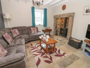 a living room with a couch and a fireplace at White Lea in Richmond