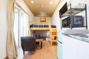 a small room with a bunk bed and a desk at Sea Breeze 1987 in Nagato +35 photos