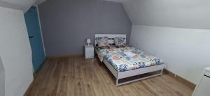 a bedroom with a bed and a wooden floor at Belle chambre 2 in Seraing +7 photos