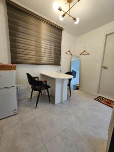 a kitchen with a white table and a chair at 목포 달달마실 게스트하우스 in Mokpo